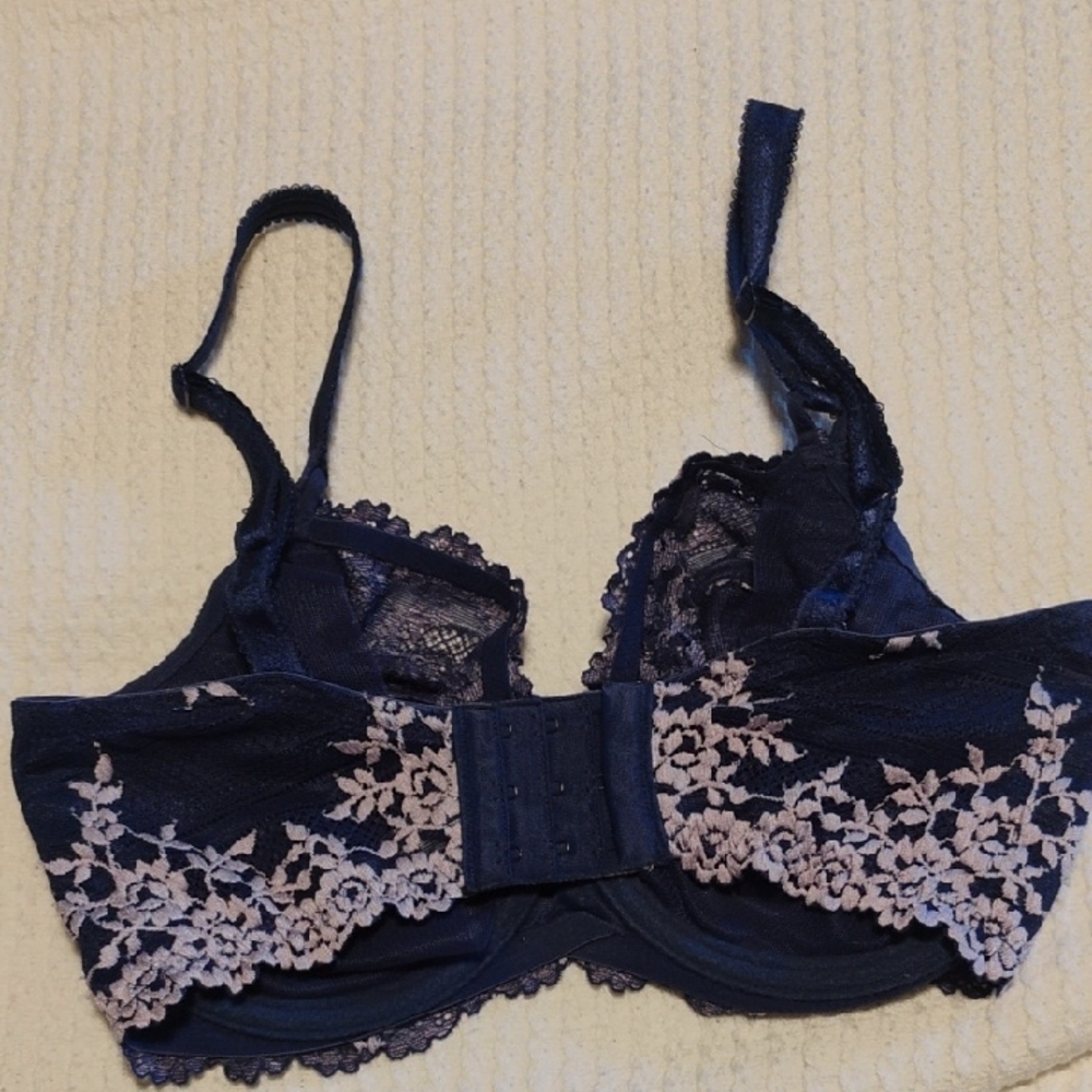 Wacoal Navy Blue Bra with Cream Lace - Picture 3 of 5